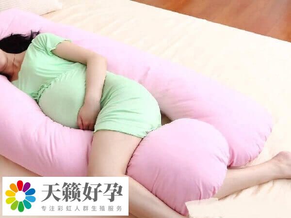 孕婦睡覺最好采取左側臥位